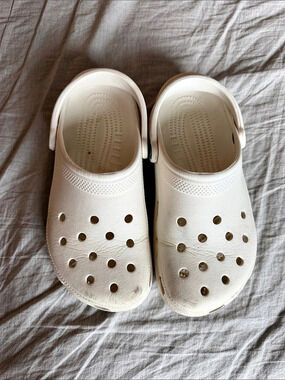 Crocs Classic Clog in White Size 6 Junior Unisex